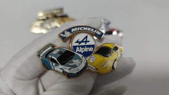 高品質グリッターエナメルメタルギターピンブローチ